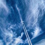 Assicurazione viaggio. aereo in cielo