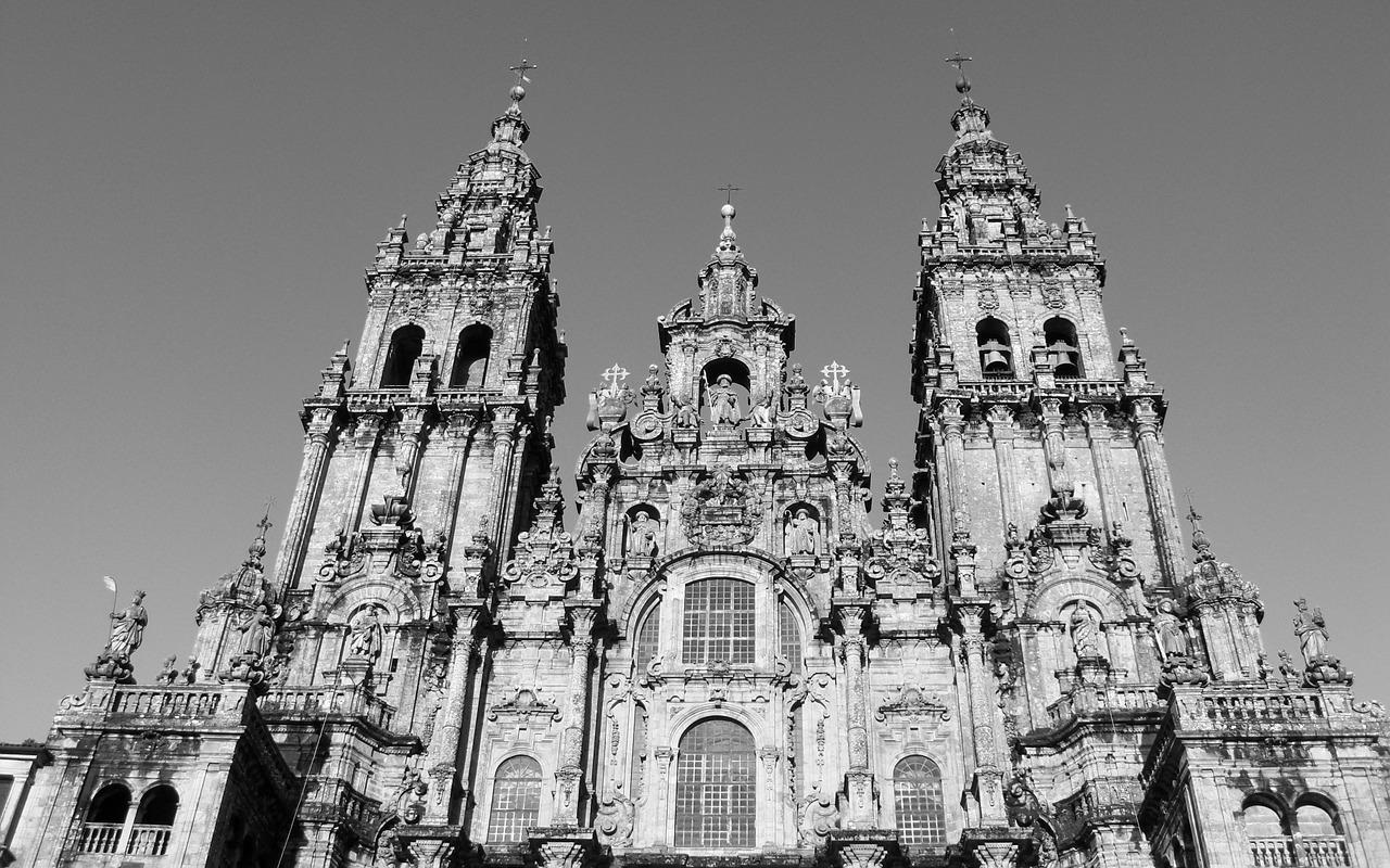 Cattedrale in bianco e nero. Cammino di Santiago di Compostela: arriviamo!