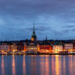 Weekend di lusso in Europa. Vista su Stoccolma, tramonto sull'acqua.
