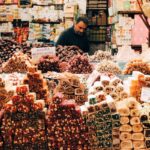 Cosa mangiare a Istanbul. Stand di Baklava e dolci tipici turchi.